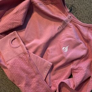 Geo Seamless Long Sleeved Cropped Top